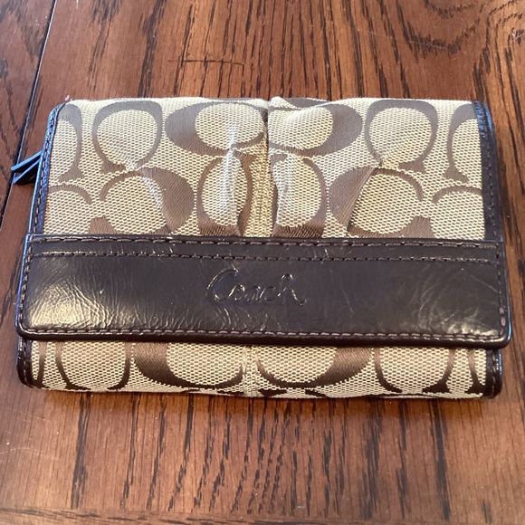 Coach Wallet - Picture 1 of 10